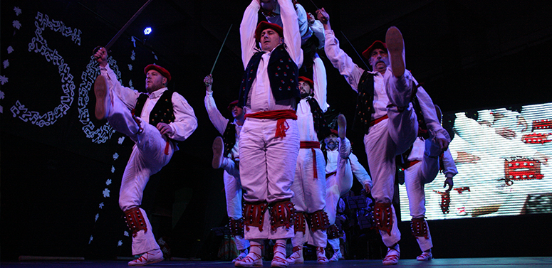 bizkaia-dantzari-dantza-garai-txotxongilo