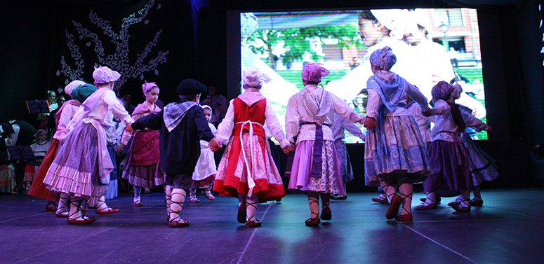 txikiak-niños-dantza-danza-txulalai-portugalete.jpg